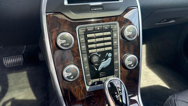 2015 Volvo XC70 T5 Drive-E Platinum