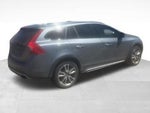 2018 V60 Cross Country Thumbnail 5