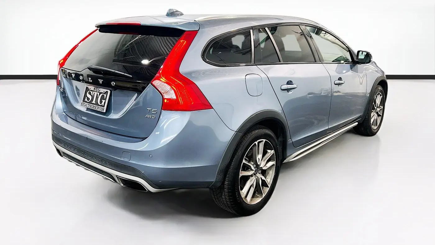 2018 Volvo V60 Cross Country T5 Premier