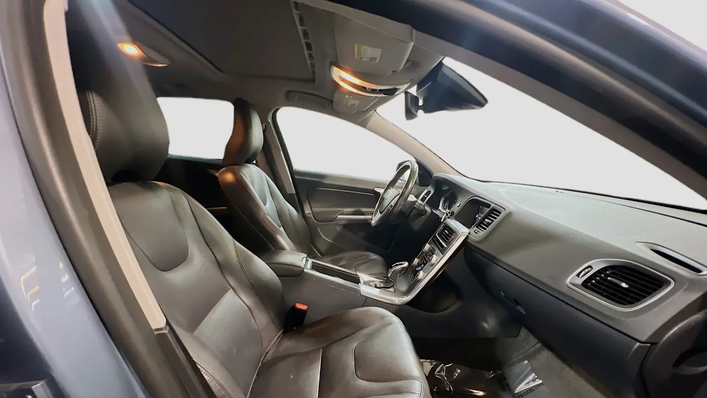 2018 Volvo V60 Cross Country T5 Premier