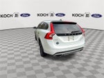 2017 V60 Cross Country Thumbnail 4