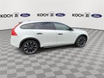 2017 V60 Cross Country Thumbnail 7