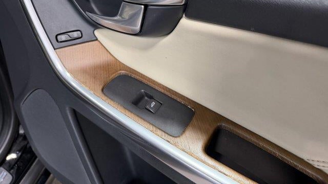 2015 Volvo XC60 T6 Drive-E Platinum