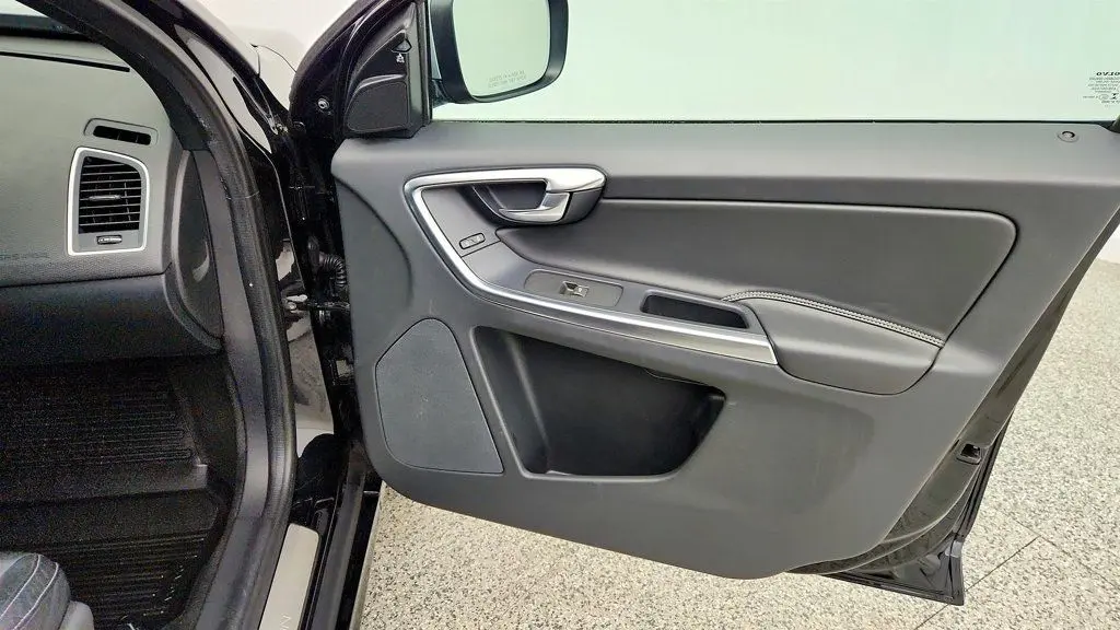 2017 Volvo XC60 - $9,995