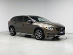 2016 V60 Cross Country Thumbnail 1