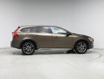 2016 V60 Cross Country Thumbnail 7