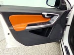 2015 V60 Cross Country Thumbnail 11