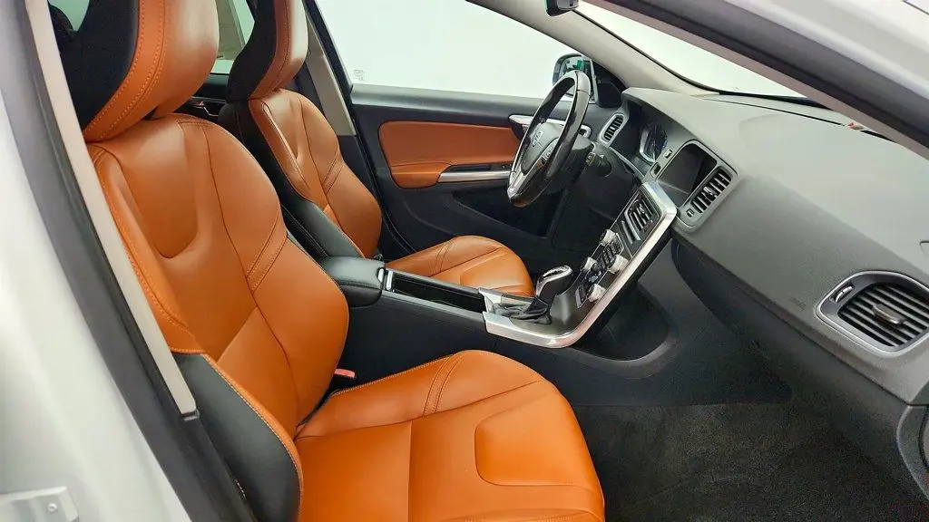 2015 Volvo V60 - $12,795