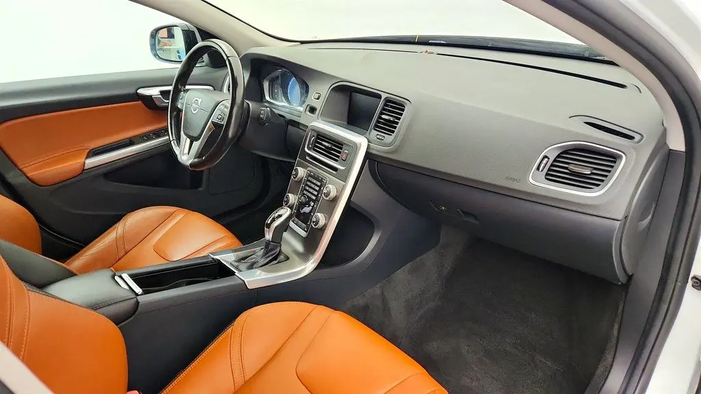 2015 Volvo V60 - $12,795