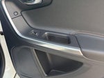 2016 V60 Cross Country Thumbnail 33