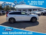 2016 V60 Cross Country Thumbnail 1