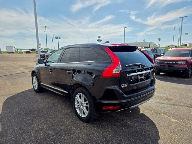 2016 Volvo XC60 - $8,400