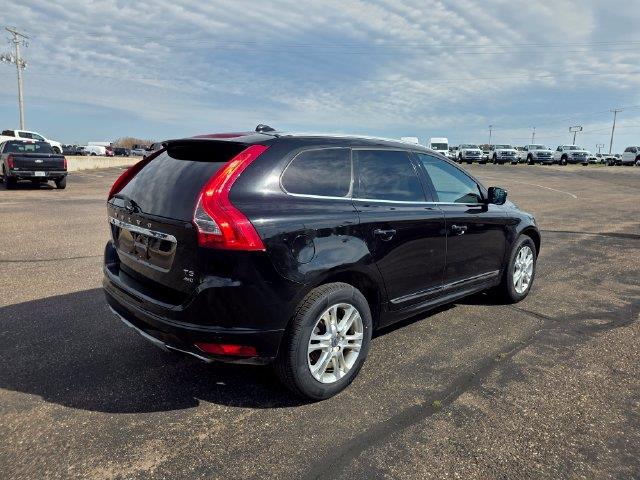2016 Volvo XC60 - $8,400
