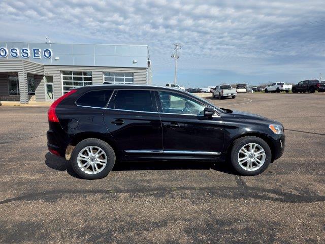 2016 Volvo XC60 - $8,400