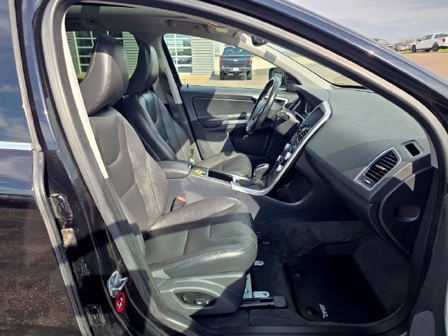 2016 Volvo XC60 - $8,400