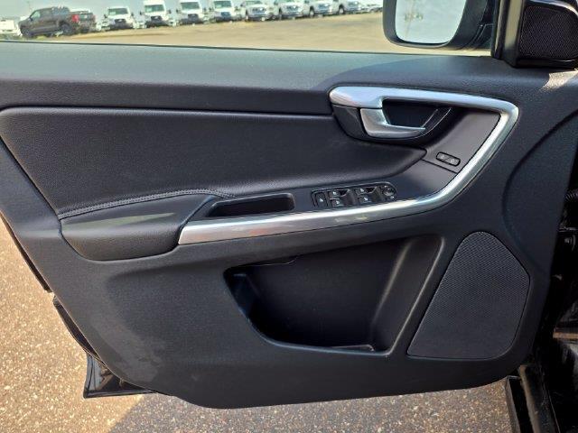 2016 Volvo XC60 - $8,400