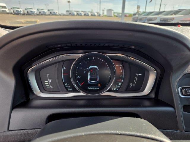 2016 Volvo XC60 - $8,400