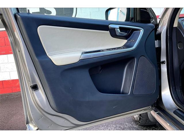 2016 Volvo XC60 - $11,872