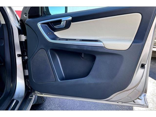2016 Volvo XC60 - $11,872