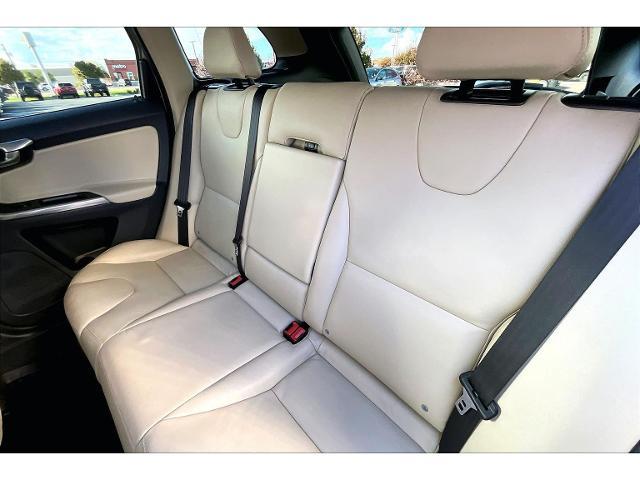 2016 Volvo XC60 - $11,872