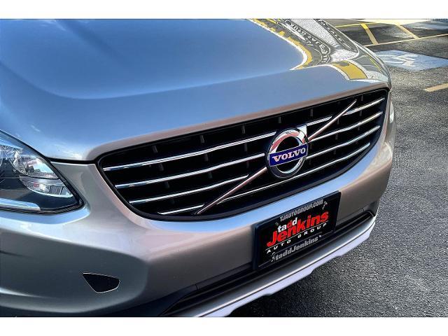 2016 Volvo XC60 - $11,872