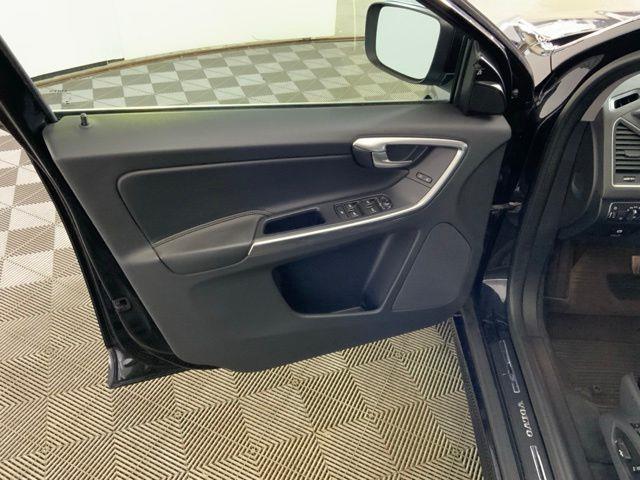 2015 Volvo XC60 - $10,775
