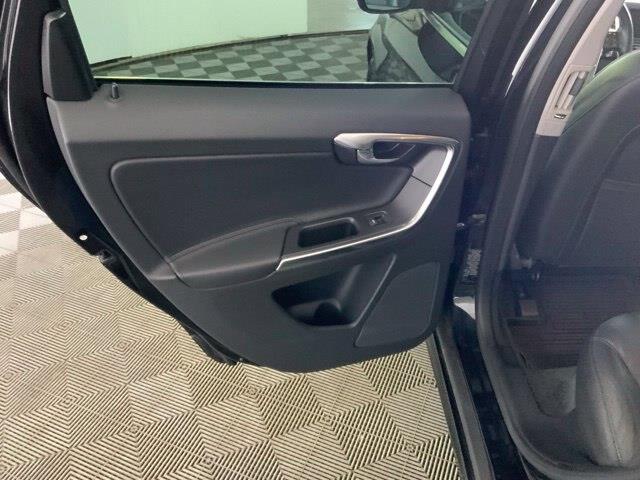 2015 Volvo XC60 - $10,775