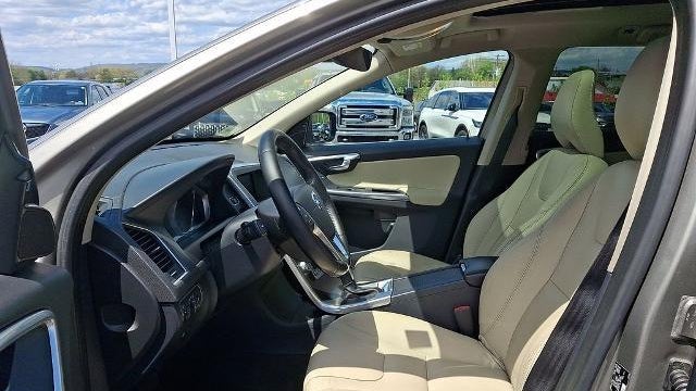 2016 Volvo XC60 T6 Platinum