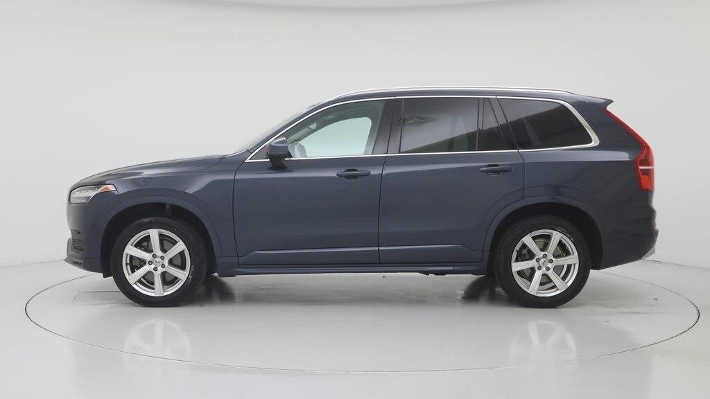 2022 Volvo XC90 T6 Momentum 6-Passenger