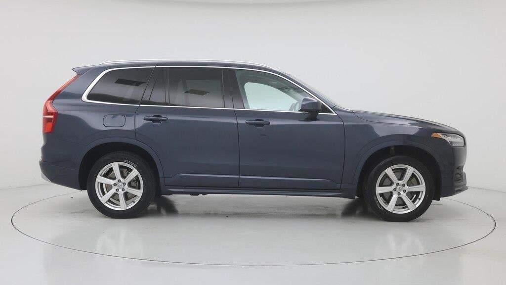 2022 Volvo XC90 T6 Momentum 6-Passenger