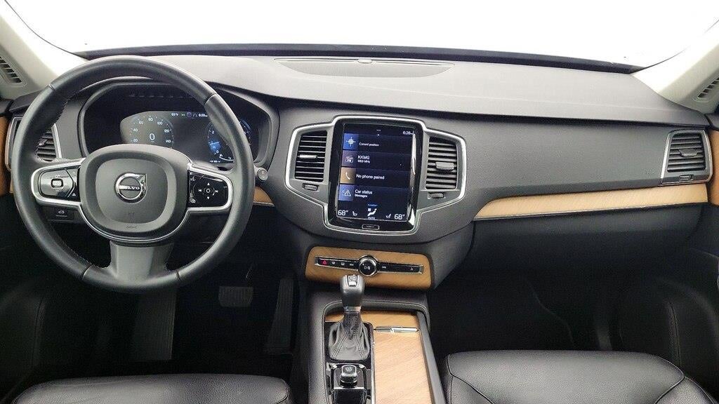 2022 Volvo XC90 T6 Momentum 6-Passenger