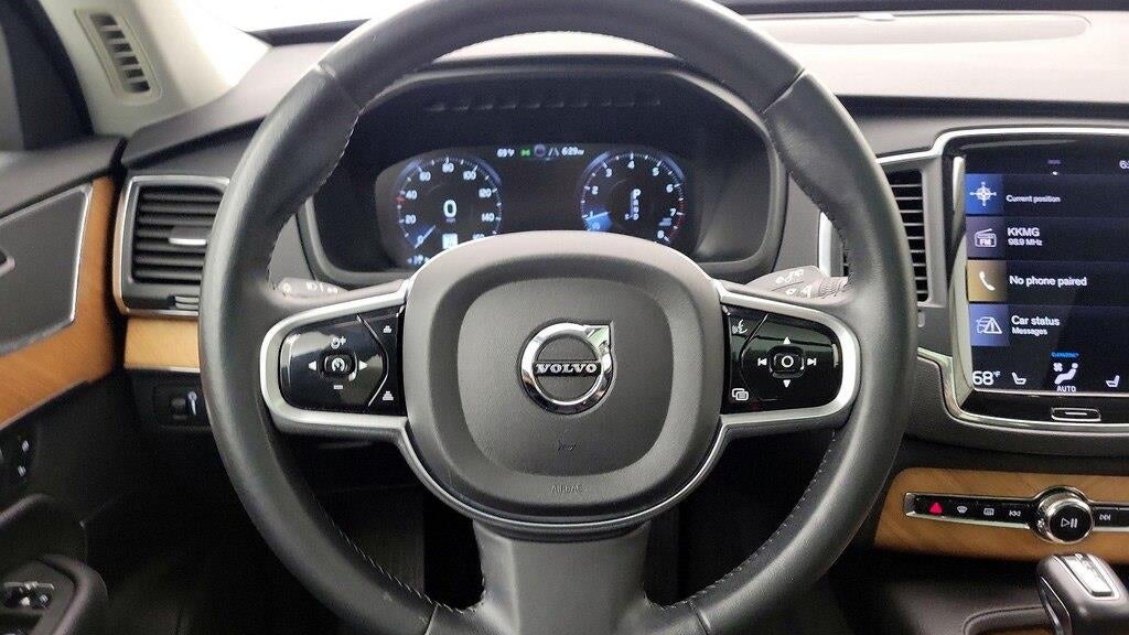 2022 Volvo XC90 T6 Momentum 6-Passenger