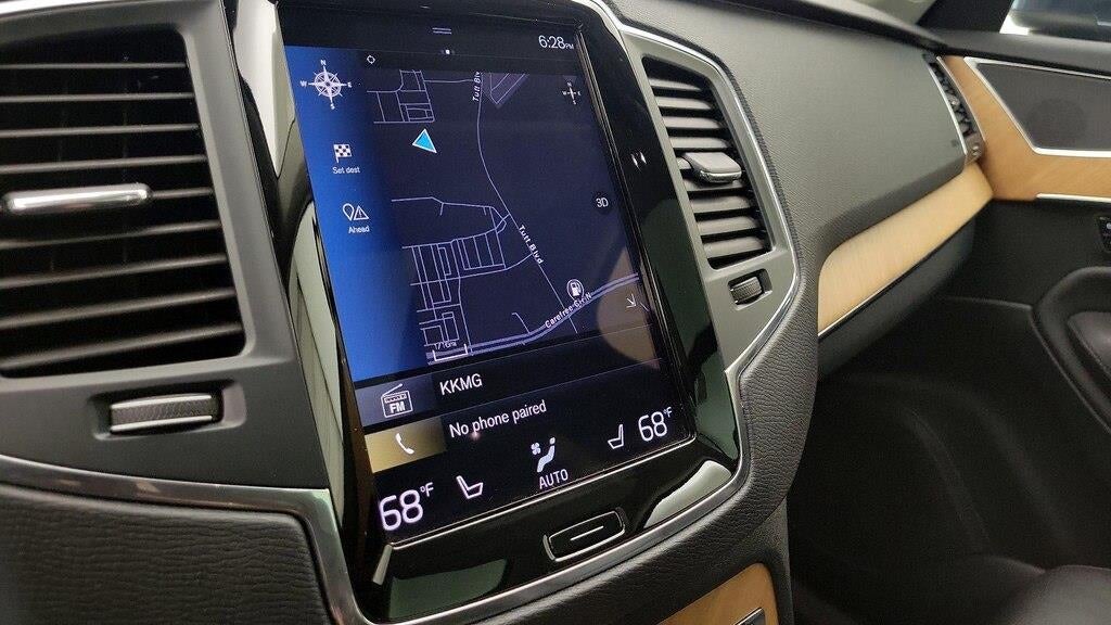 2022 Volvo XC90 T6 Momentum 6-Passenger