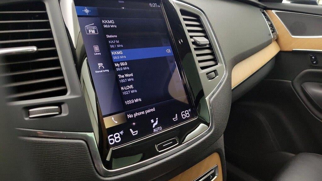 2022 Volvo XC90 T6 Momentum 6-Passenger