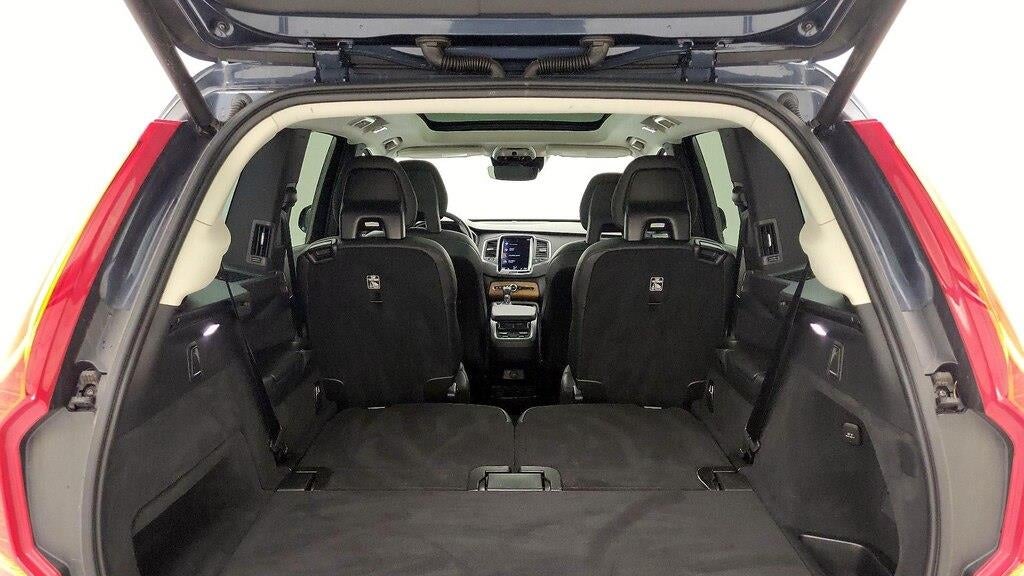2022 Volvo XC90 T6 Momentum 6-Passenger