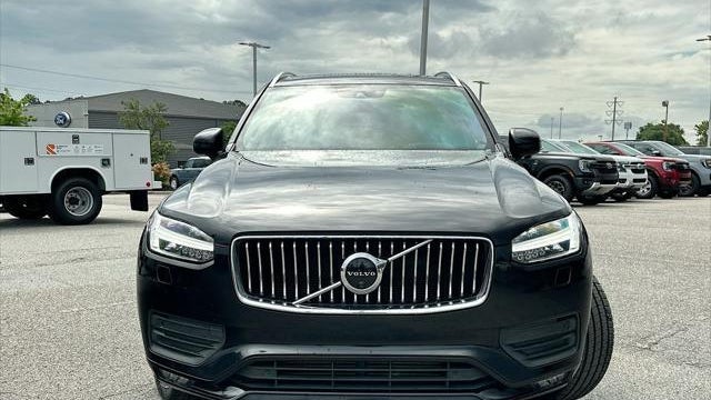 2022 Volvo XC90 T6 Momentum 6-Passenger