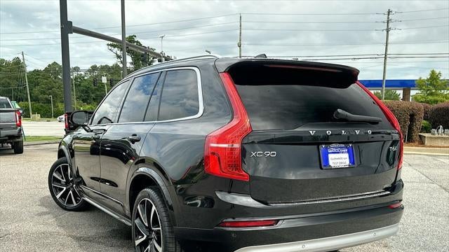 2022 Volvo XC90 T6 Momentum 6-Passenger