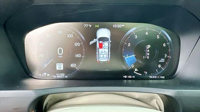 2022 Volvo XC90 T6 Momentum 6-Passenger