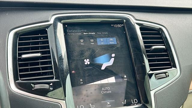 2022 Volvo XC90 T6 Momentum 6-Passenger