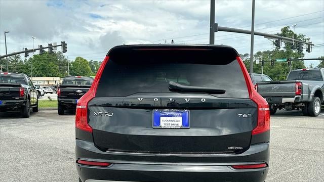 2022 Volvo XC90 T6 Momentum 6-Passenger