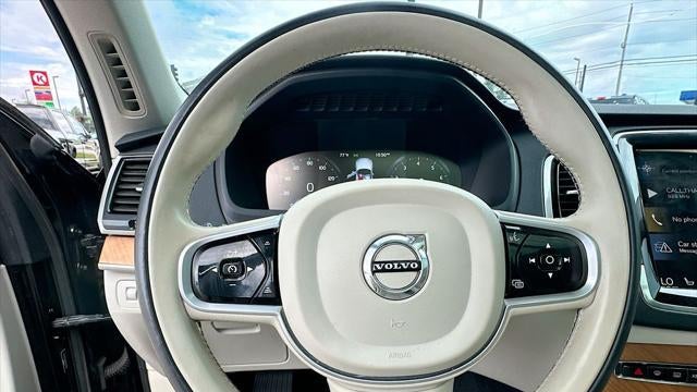 2022 Volvo XC90 T6 Momentum 6-Passenger