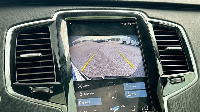 2022 Volvo XC90 T6 Momentum 6-Passenger