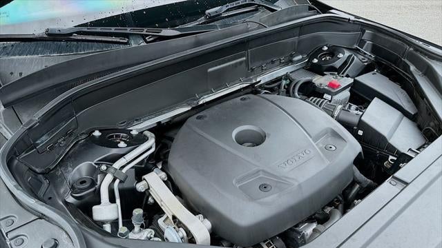 2022 Volvo XC90 T6 Momentum 6-Passenger