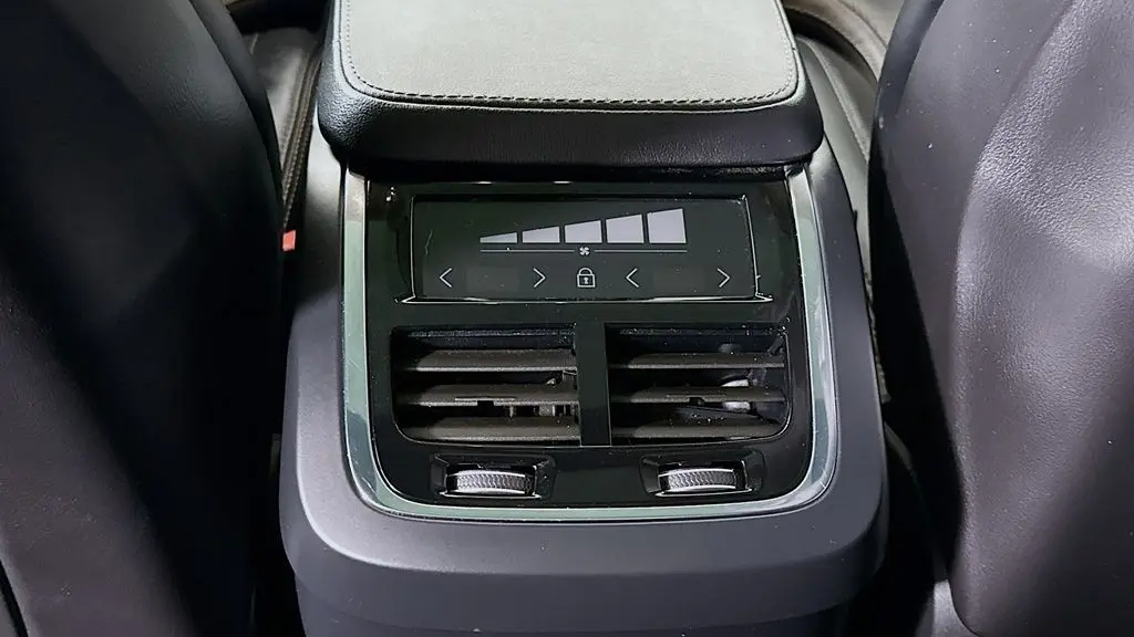 2022 Volvo XC90 T6 Inscription 6-Passenger