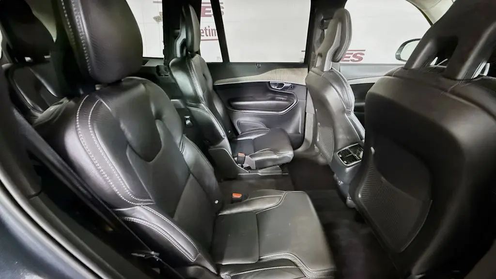 2022 Volvo XC90 T6 Inscription 6-Passenger