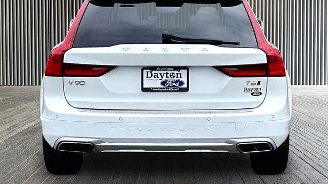 2017 Volvo V90 Cross Country T6