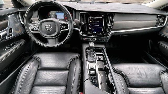 2017 Volvo V90 Cross Country T6