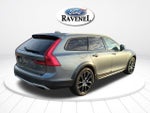 2020 V90 Cross Country Thumbnail 4