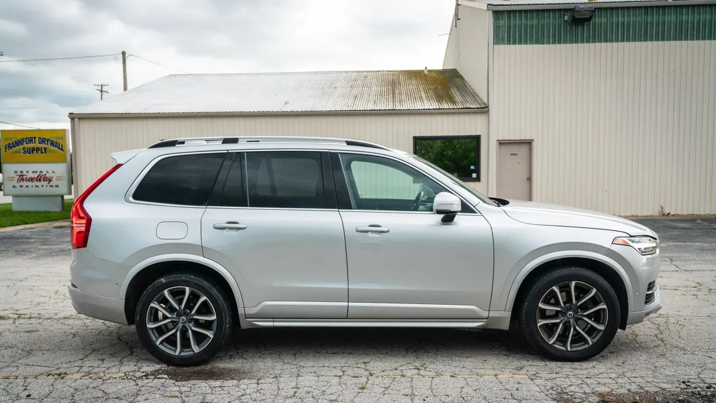 2017 Volvo XC90 T6 Momentum