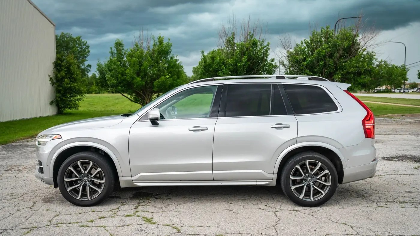 2017 Volvo XC90 T6 Momentum